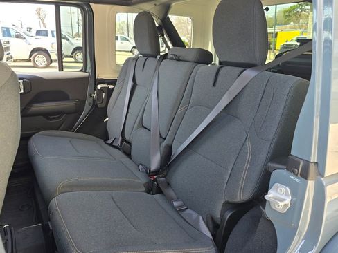 Used 2025 Jeep Wrangler Unlimited Sahara image 29