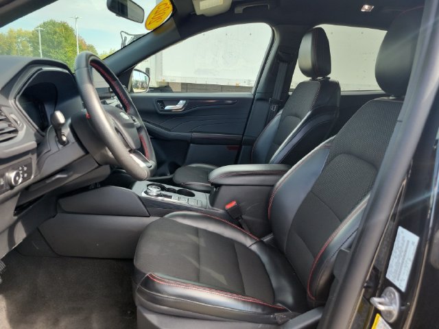 Used 2025 Ford Escape ST-Line Select AWD/4WD image 19