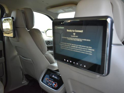 Used 2018 Lincoln Navigator Select RWD image 46