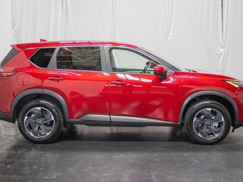 Used 2025 Nissan Rogue SV AWD/4WD image 4