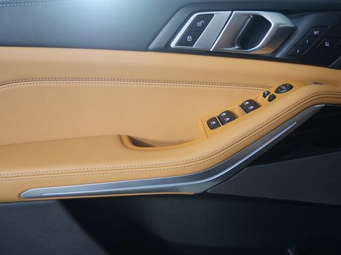 Used 2026 BMW X5 sDrive40i image 8