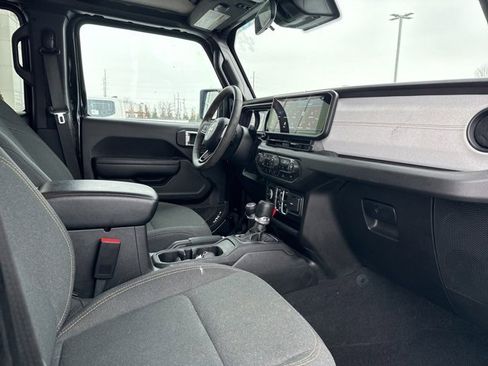 Used 2024 Jeep Gladiator Sport image 25