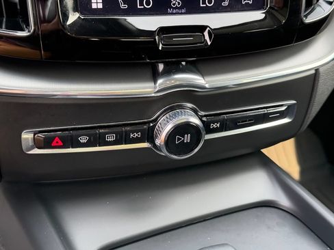 Certified 2023 Volvo XC60 T8 Core AWD/4WD image 32