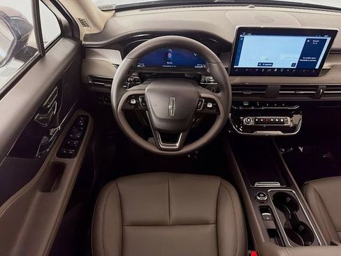 New 2026 Lincoln Corsair Premiere FWD image 24