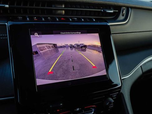 New 2025 Jeep Grand Cherokee Laredo image 24