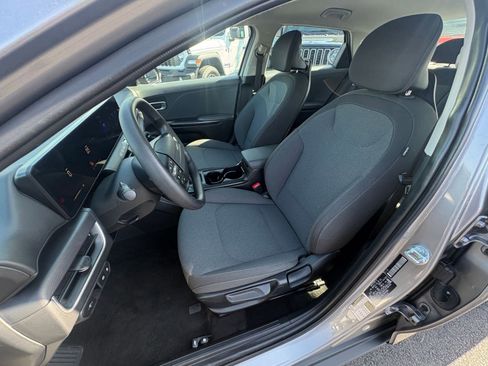 Used 2025 Kia K4 LXS FWD image 36