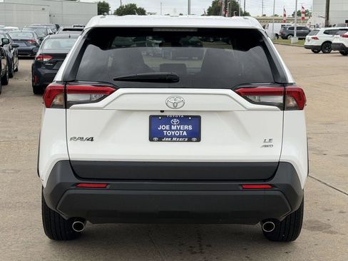 Used 2024 Toyota RAV4 LE AWD/4WD image 8