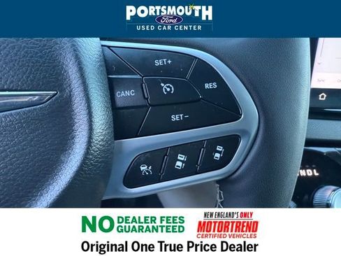 Used 2024 Chrysler Pacifica Touring-L image 17