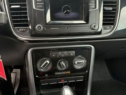 Used 2019 Volkswagen Beetle 2.0T S FWD image 3