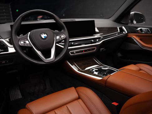 Used 2024 BMW X5 sDrive40i w/ Premium Package RWD image 2