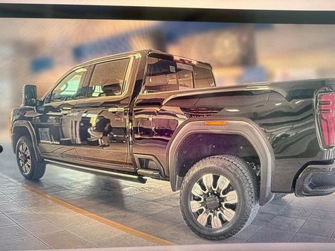 Used 2024 GMC Sierra 2500 Denali w/ Denali Reserve Package AWD/4WD image 4