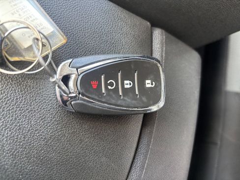 Used 2025 Chevrolet Trax LT FWD image 23