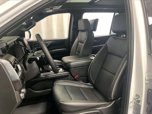 Used 2025 GMC Yukon XL Elevation w/ Elevation Premium Package AWD/4WD image 10