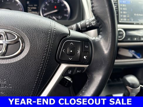Used 2017 Toyota Highlander Limited image 23