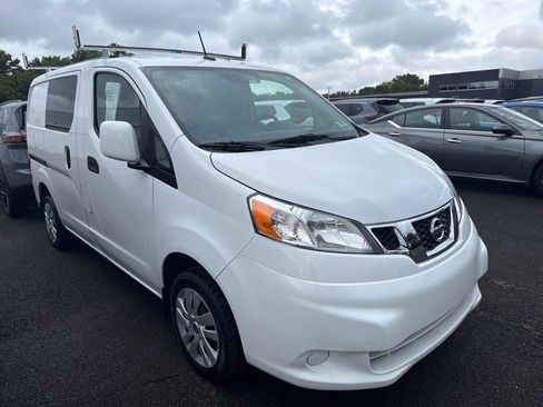 Used 2018 Nissan NV200 SV w/ Navigation Package FWD image 2