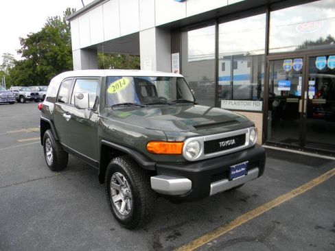 Used 2014 Toyota FJ Cruiser 4WD w/ Convenience Package image 2