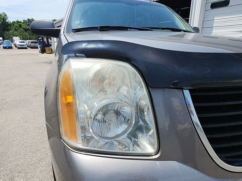 Used 2007 GMC Yukon SLT w/ SLT Preferred Equipment Group RWD image 9