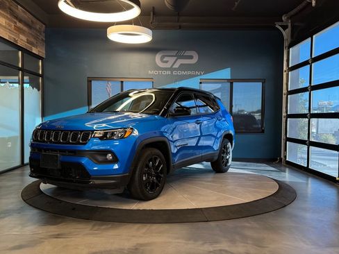 Used 2024 Jeep Compass Latitude w/ Convenience Group AWD/4WD image 7