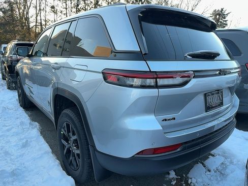 New 2026 Jeep Grand Cherokee Altitude image 4