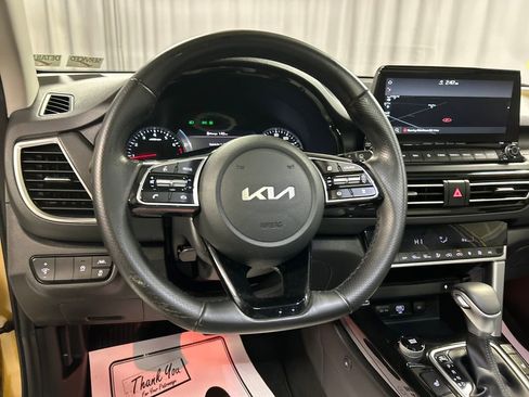 Used 2023 Kia Seltos SX w/ SX Sunroof Package image 13