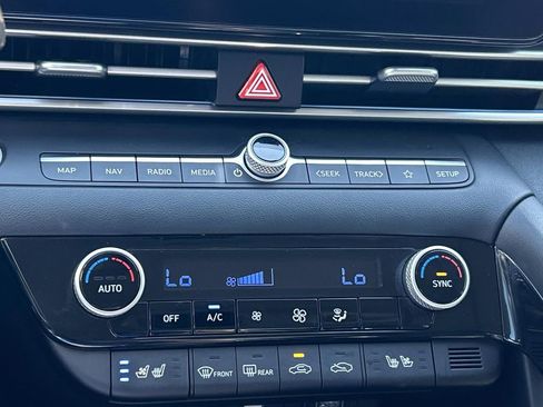 Used 2022 Hyundai Elantra Limited image 34