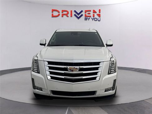 Used 2020 Cadillac Escalade Premium Luxury AWD/4WD image 9