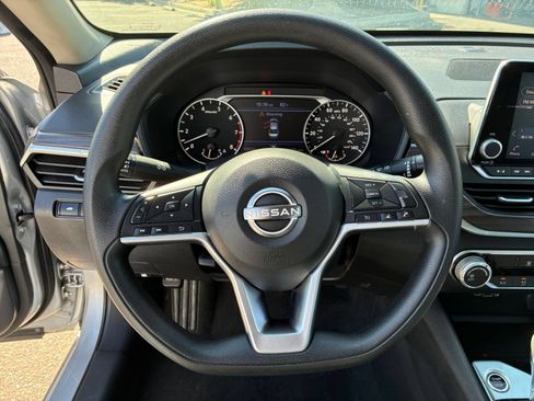Used 2024 Nissan Altima 2.5 SV FWD image 28