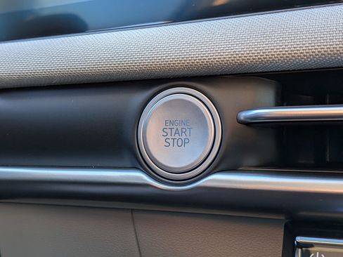 New 2025 Hyundai Tucson Limited image 13