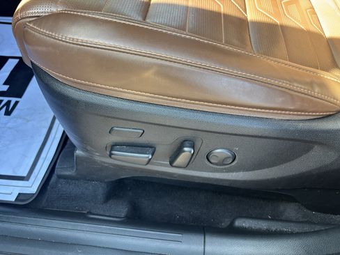 Used 2022 Kia Telluride SX w/ SX Prestige Package image 11