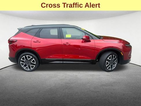 Used 2024 Chevrolet Blazer RS w/ Enhanced Convenience Package FWD image 11