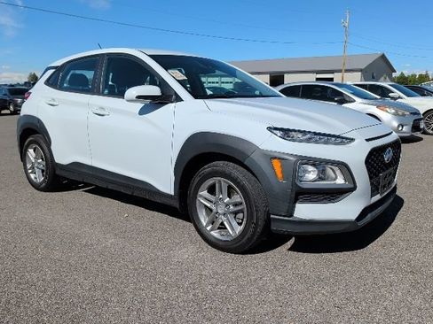 Used 2021 Hyundai Kona SE w/ Cargo Package FWD image 2