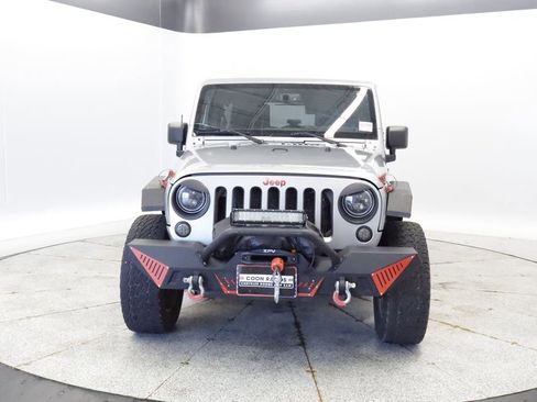 Used 2013 Jeep Wrangler Unlimited Sahara w/ Dual Top Group AWD/4WD image 10