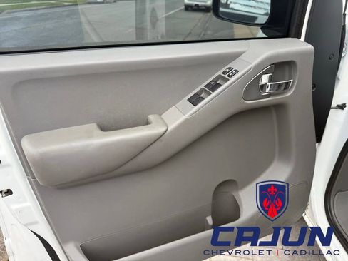 Used 2014 Nissan Frontier SV RWD image 9