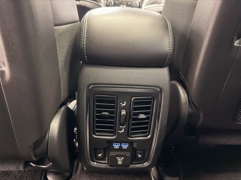 Used 2018 Jeep Grand Cherokee Limited image 20