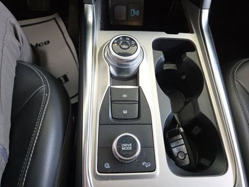 Used 2022 Ford Explorer XLT image 15