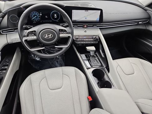 Used 2024 Hyundai Elantra Limited FWD image 10
