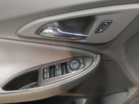 Used 2017 Chevrolet Malibu LT image 27