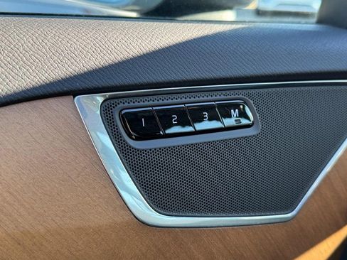 Used 2025 Volvo XC90 B6 Ultra image 17