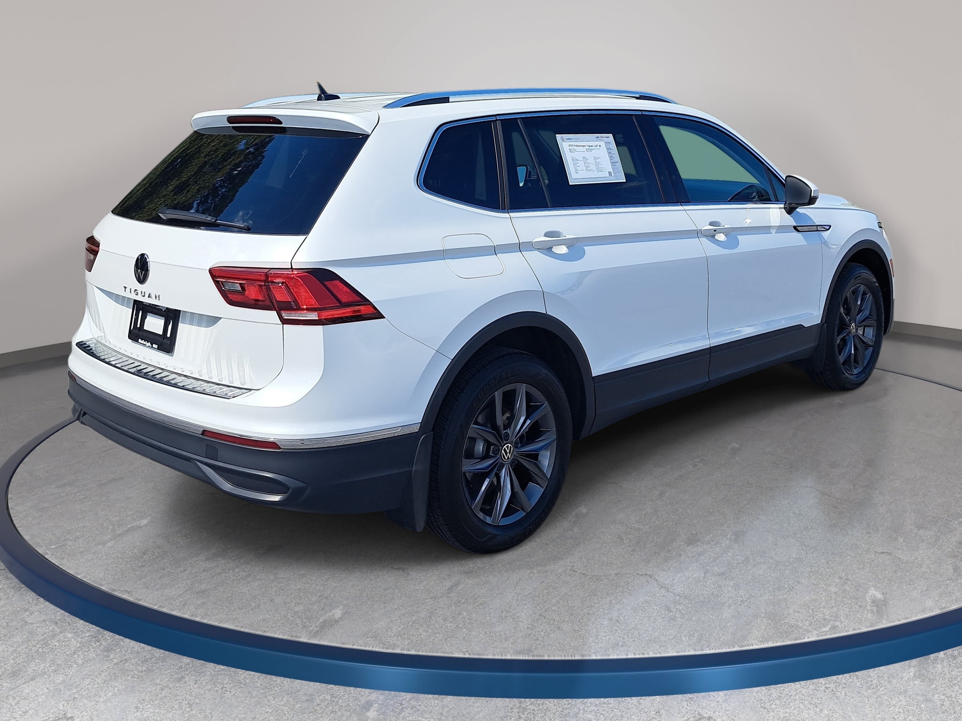 Certified 2023 Volkswagen Tiguan SE FWD image 5