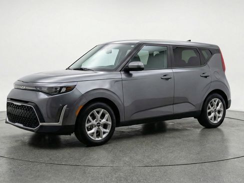 Used 2025 Kia Soul LX w/ LX Technology Package image 3