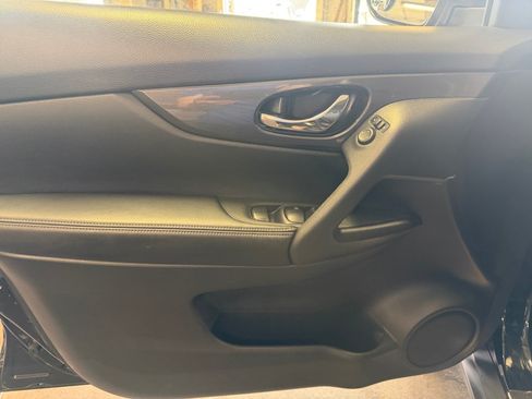 Used 2017 Nissan Rogue S w/ S Appearance Package AWD/4WD image 36