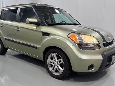 Used 2011 Kia Soul + FWD image 3