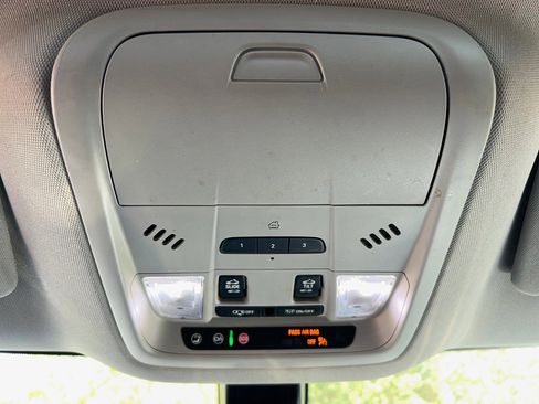 Used 2020 Buick Enclave Essence image 22