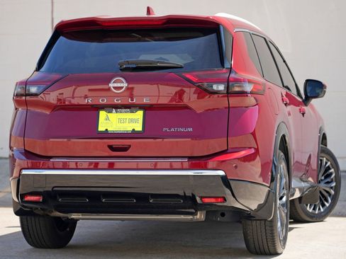 Used 2024 Nissan Rogue Platinum FWD image 4