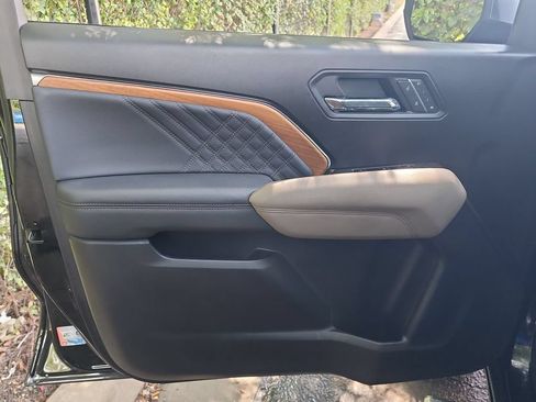 Certified 2025 GMC Canyon Denali AWD/4WD image 22