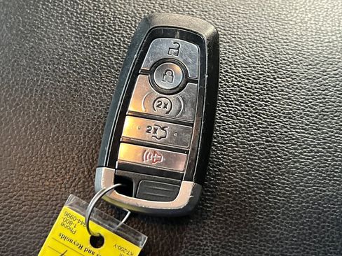 Used 2018 Ford Explorer XLT w/ Equipment Group 202A image 28