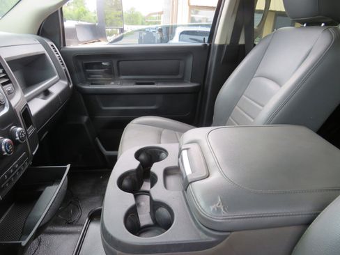 Used 2018 RAM 3500 Tradesman w/ Chrome Appearance Group image 16