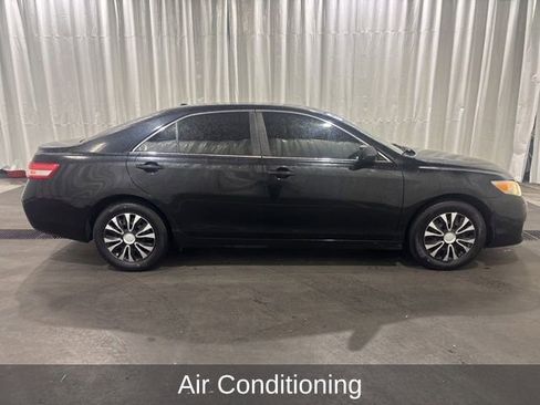 Used 2011 Toyota Camry LE FWD image 2