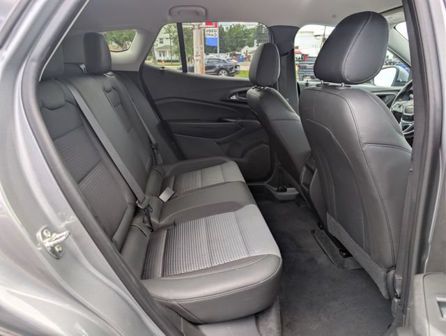 Used 2024 Chevrolet Trax LT w/ Driver Confidence Package FWD image 17