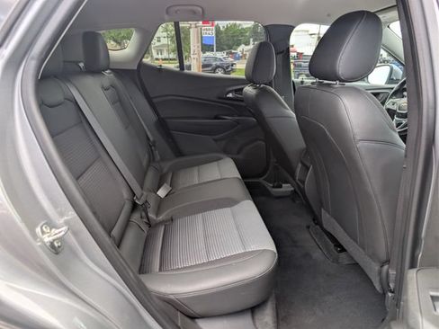 Used 2024 Chevrolet Trax LT w/ Driver Confidence Package FWD image 17